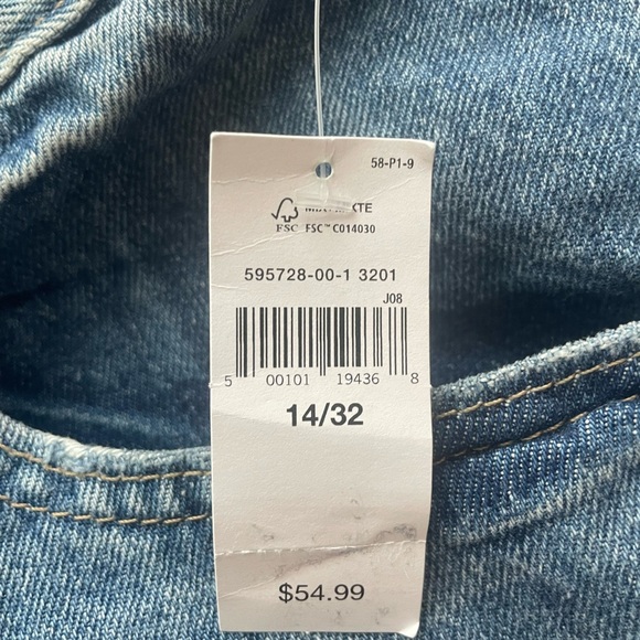 NWT- GAP 14/32 STRIDE SHORT Mid Rise Loose Through the Hip & Thigh - Picture 3 of 6